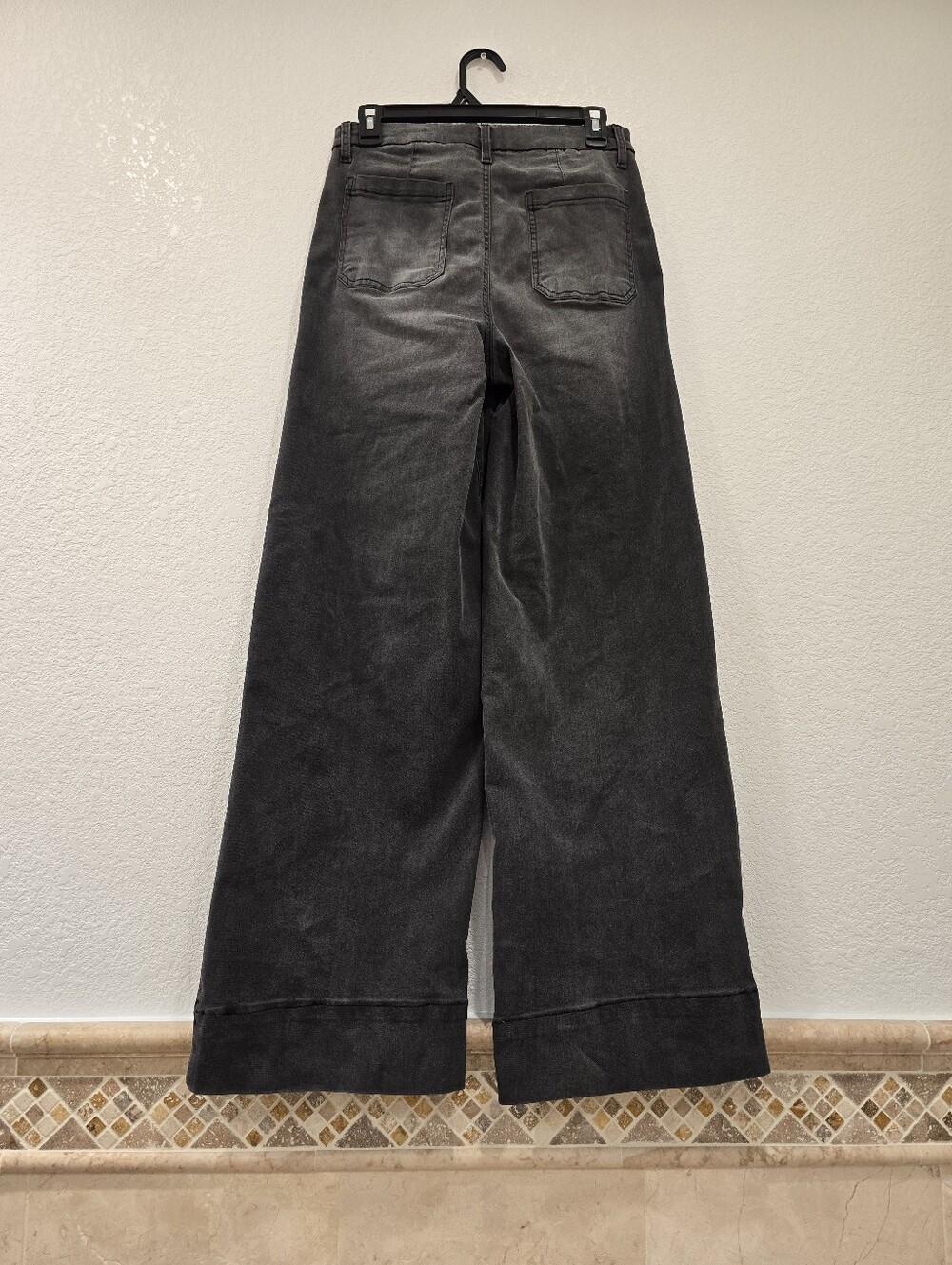 BCBG high-rise wide-leg trouser jeans in a charcoal grey faded black wash 11/30 - Picture 2 of 5